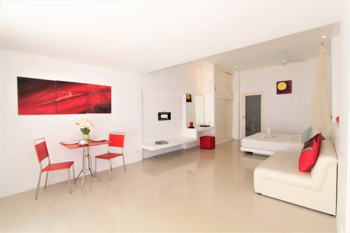 Superior Studio with Private Pool | Living area | 32-inch flat-screen TV with cable channels, TV