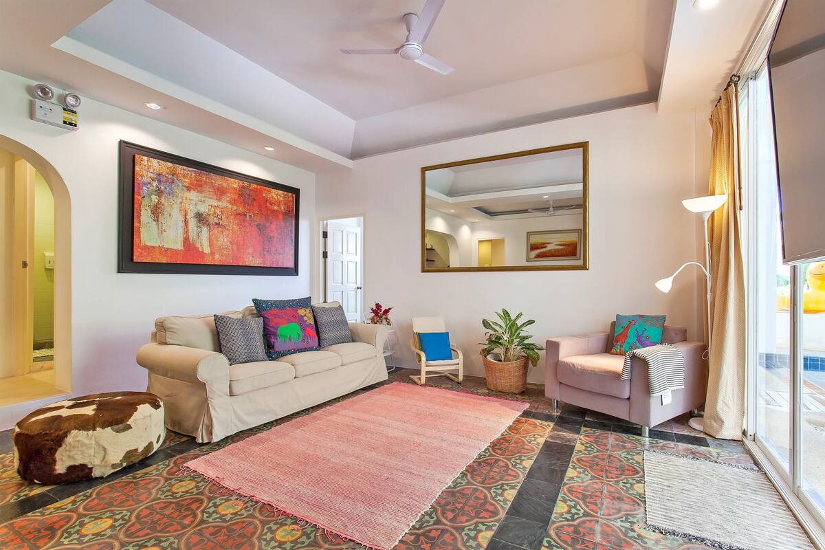 2-Bedroom Pearl Villa 101 | Living room | 32-inch flat-screen TV with cable channels, TV