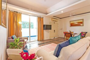 2-Bedroom Pearl Villa 101 | Living room | 32-inch flat-screen TV with cable channels, TV - Naka Villas (Kamala)