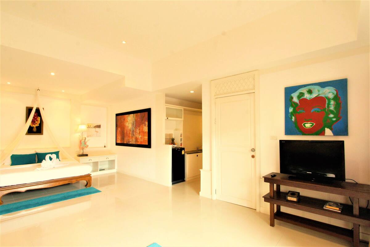 Deluxe Studio Private Pool 206 | 1 bedroom, individually decorated, laptop workspace, blackout curtains