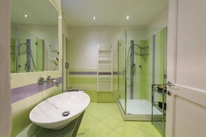 Apartment, 2 Schlafzimmer | Badezimmer | Dusche, Haartrockner, Bidet, Handtücher