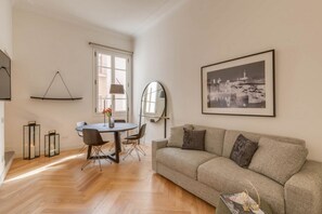 Apartment, 3 Bedrooms | Living room | Flat-screen TV