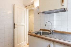 Appartamento, 1 camera da letto | Cucina privata | Frigorifero, microonde, piano cottura, macchina per tè/caffè