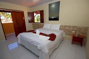 Minibar, desk, blackout drapes, iron/ironing board - Pousada Mama Pereira (Japaratinga)