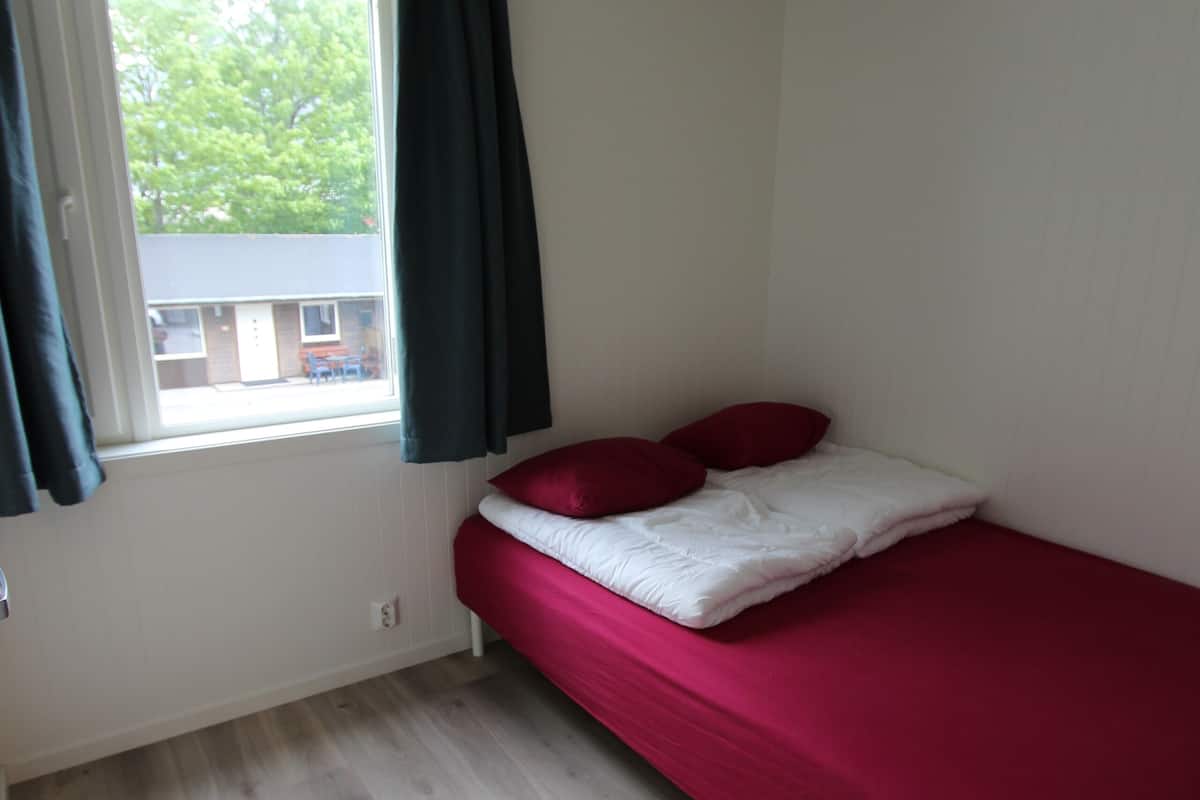 2 bedrooms, soundproofing, free WiFi, bed sheets