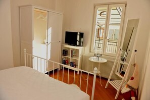 Minibar, coffres-forts dans les chambres, bureau, chambres insonorisées