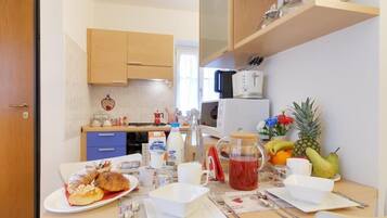 Batterie de cuisine, vaisselle et ustensiles