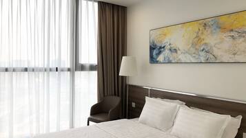 3 bedrooms, in-room safe, iron/ironing board, WiFi
