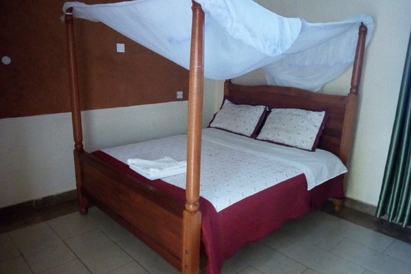 Double Room | Desk, free WiFi, bed sheets