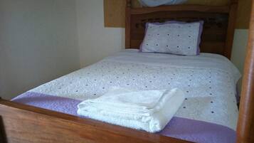 Double Room | Desk, free WiFi, bed sheets