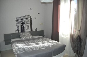 Double Room | Laptop workspace, free WiFi, bed sheets - Le Corby (Chatellerault)