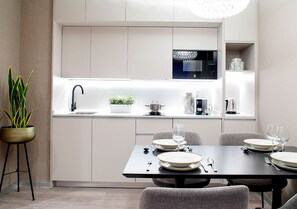 Full-size fridge, microwave, stovetop, coffee/tea maker - Voghe Premium Flats (Valencia)