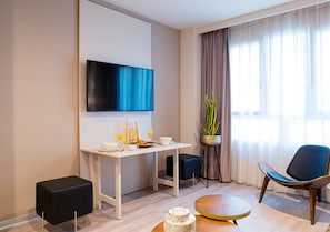 Studio (Pret a Porter) | Living area | Flat-screen TV - Voghe Premium Flats (Valencia)
