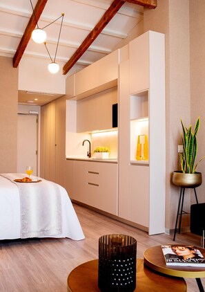 Studio (Pret a Porter) | Desk, blackout curtains, soundproofing, iron/ironing board