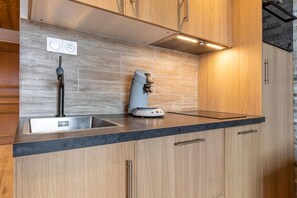 Full-sized fridge, microwave, oven, dishwasher - Résidence La Forêt Du Praz (Courchevel)