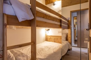 1 dormitori, decoració individual i mobiliari individual