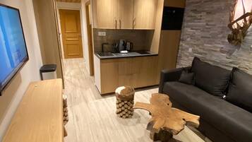 Appartement, en-suite badkamer (Vue Montagne - 615) | Woonruimte | Flatscreentelevisie