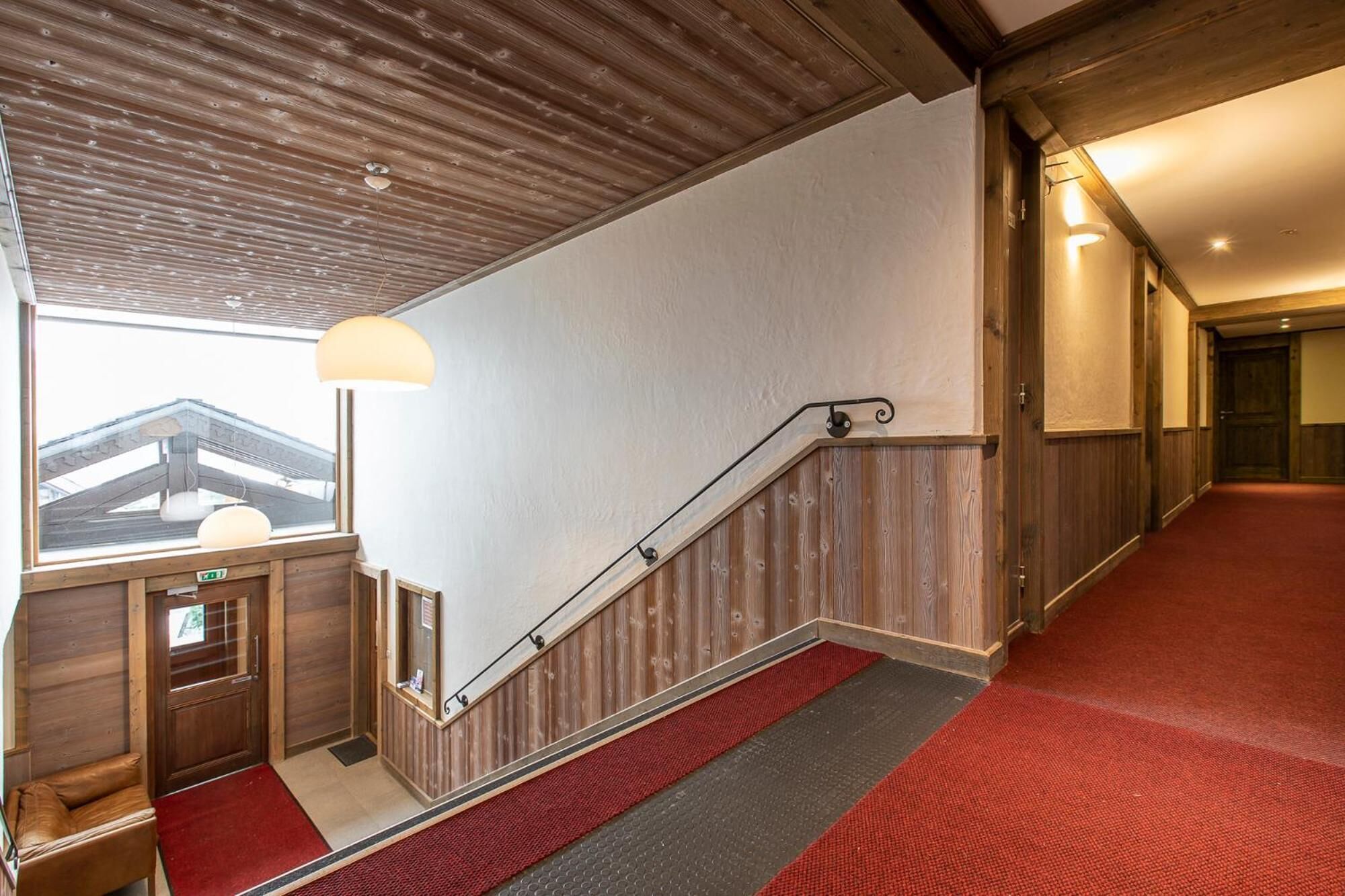 المنشأة من الداخل