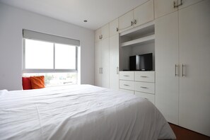 1 bedroom, desk, laptop workspace, free WiFi - Brand-New Luxury Apartment in an Amazing Location (Lima)