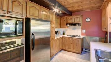 冰箱、微波炉、烤箱、炉灶