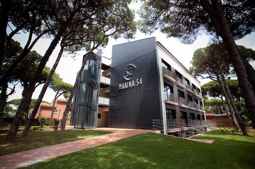 SG Marina 54 Apartments