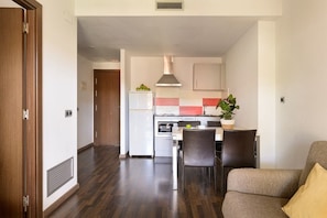 Flat-screen TV - SG Marina 54 Apartments (Castelldefels)
