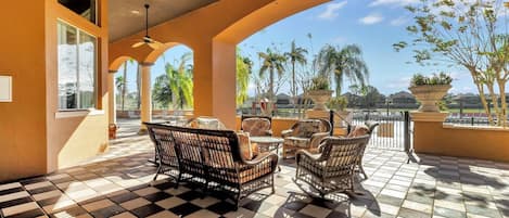 House (6 Bedrooms) | Balcony