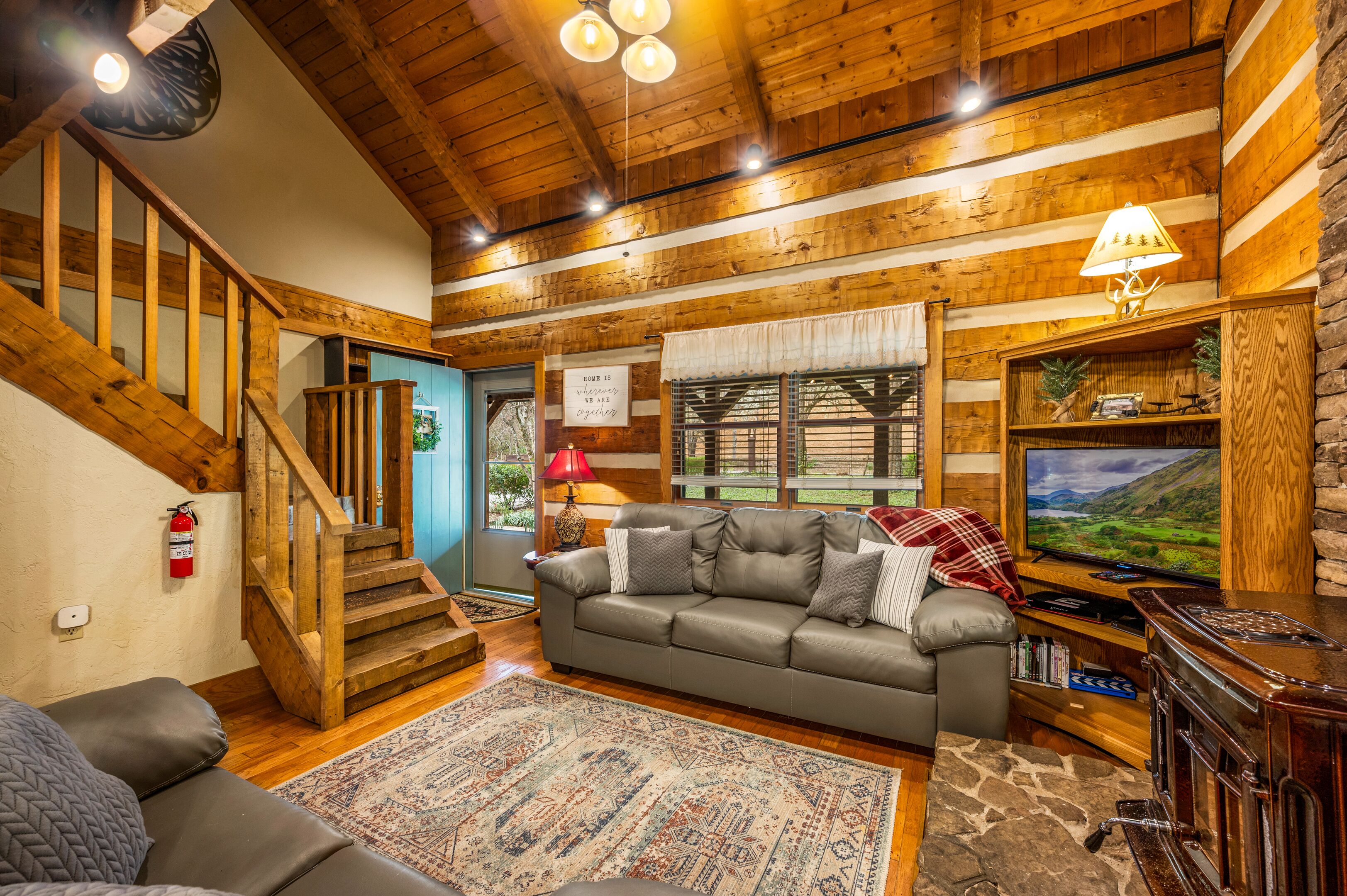 Smart-TV, Kamin, Netflix, DVD-Player