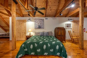 4 slaapkamers, een bureau, een strijkplank/strijkijzer, reisbedje