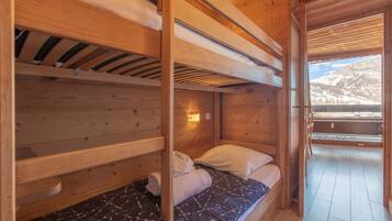 1 bedroom, soundproofing, bed sheets