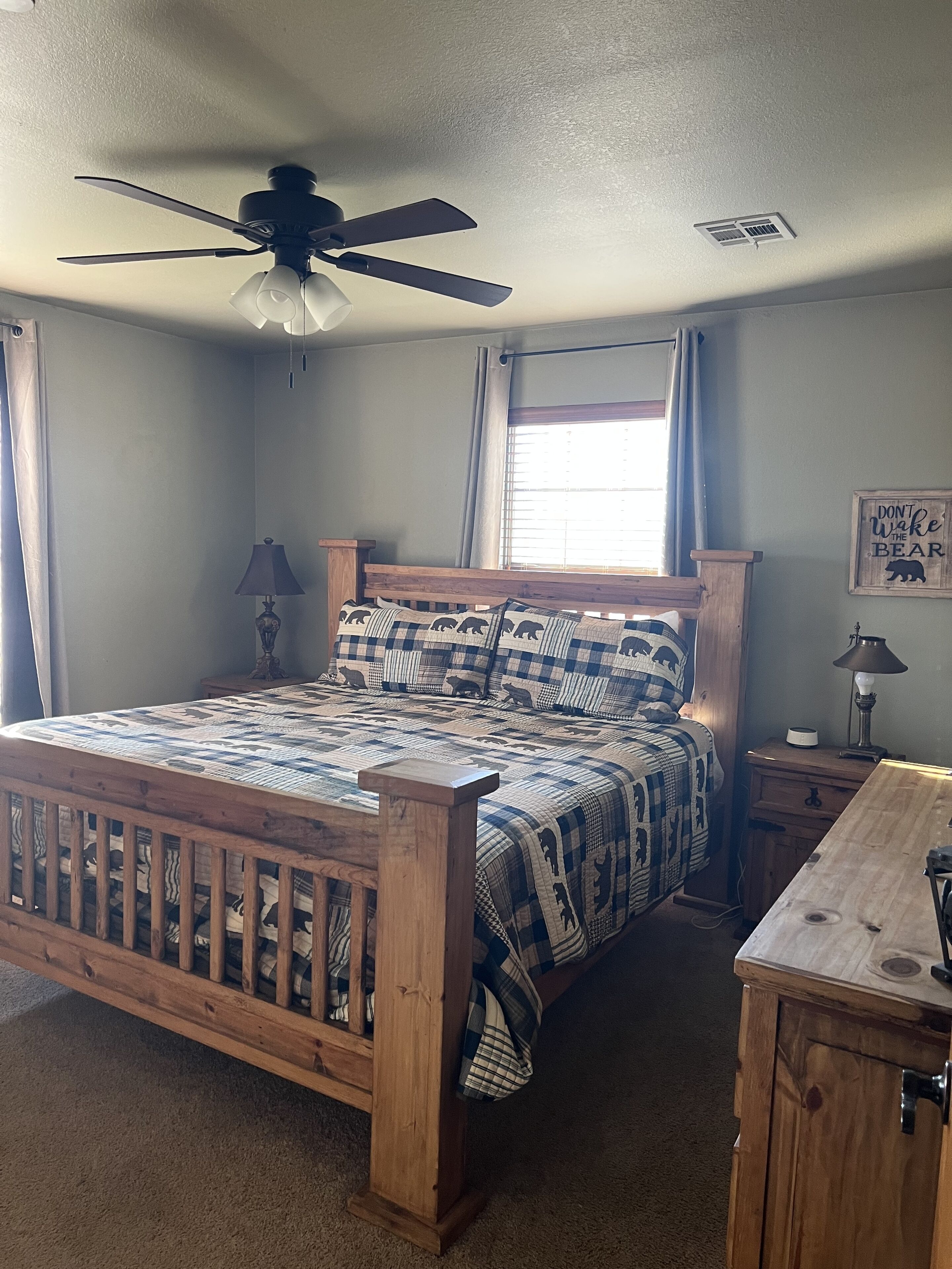 3 bedrooms, desk, iron/ironing board, travel cot