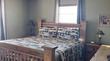 3 bedrooms, desk, iron/ironing board, travel cot