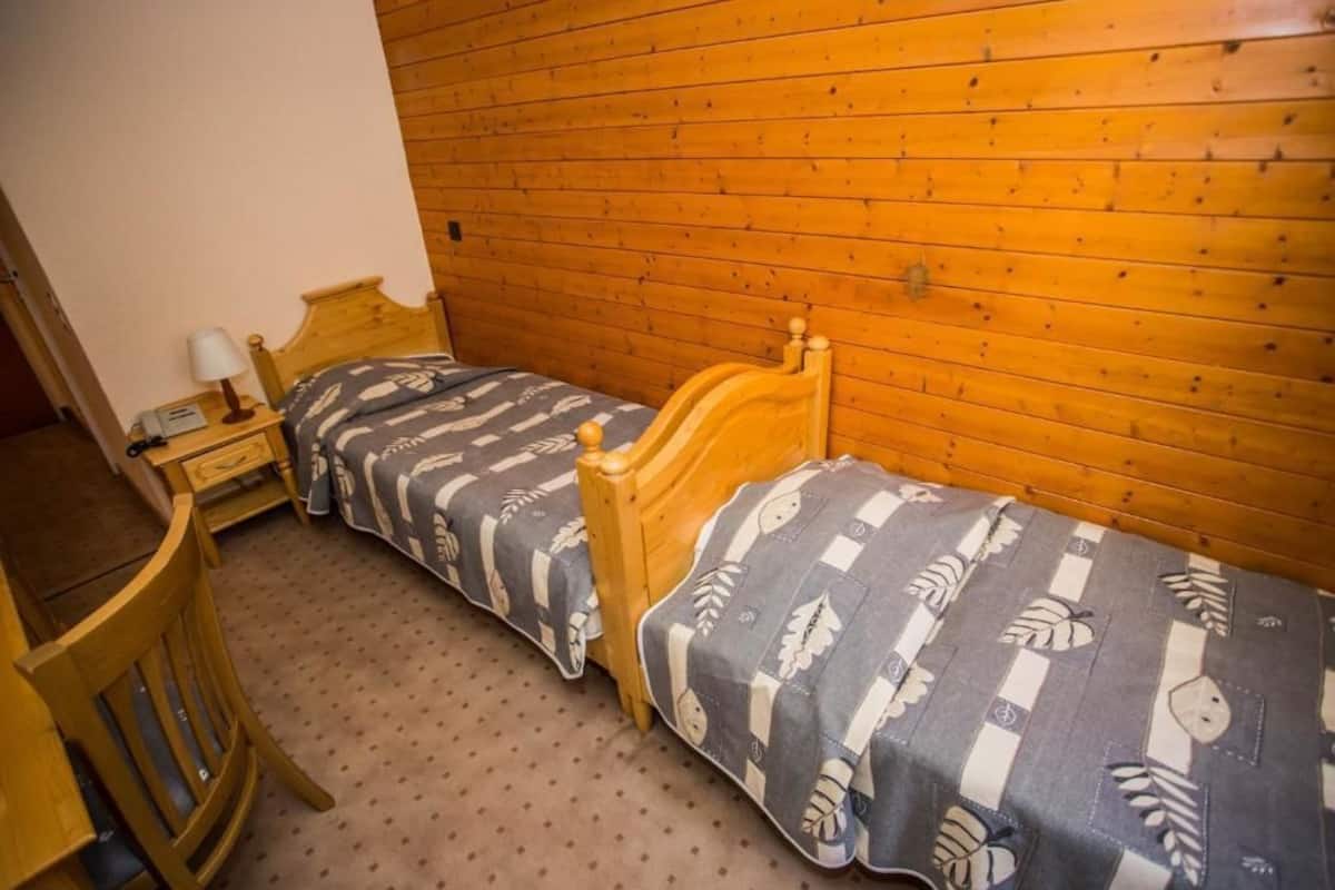 Economy Double Room | Desk, blackout drapes, soundproofing, WiFi (free)