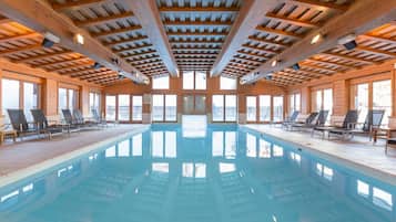 Piscine couverte, piscine extérieure (ouverte en saison)