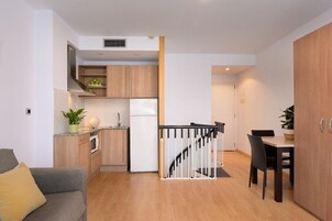 Duplex, 2 quartos (4 people) | Área de estar | TV de tela plana