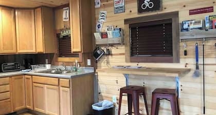 Tower Ridge Camp. A Cabin in Hoosier National Forest and near Lake Monroe.