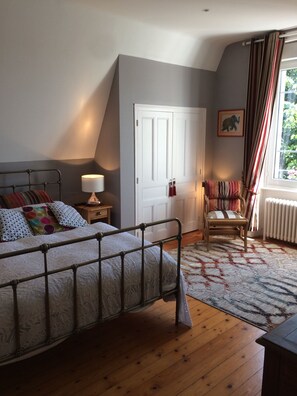 Kamar Comfort, 1 Tempat Tidur Queen, pemandangan kolam renang (Tilleul) | Tempat tidur Select Comfort dan Wi-Fi gratis