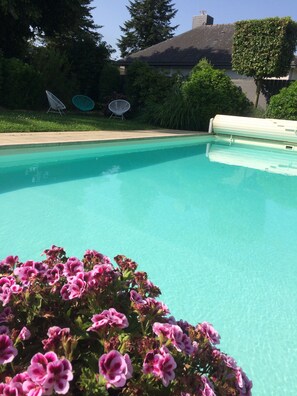 Seasonal outdoor pool, sun loungers - Le Clos Saint-Brice (Maen-Roch)