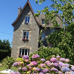 Exterior - Le Clos Saint-Brice (Maen-Roch)