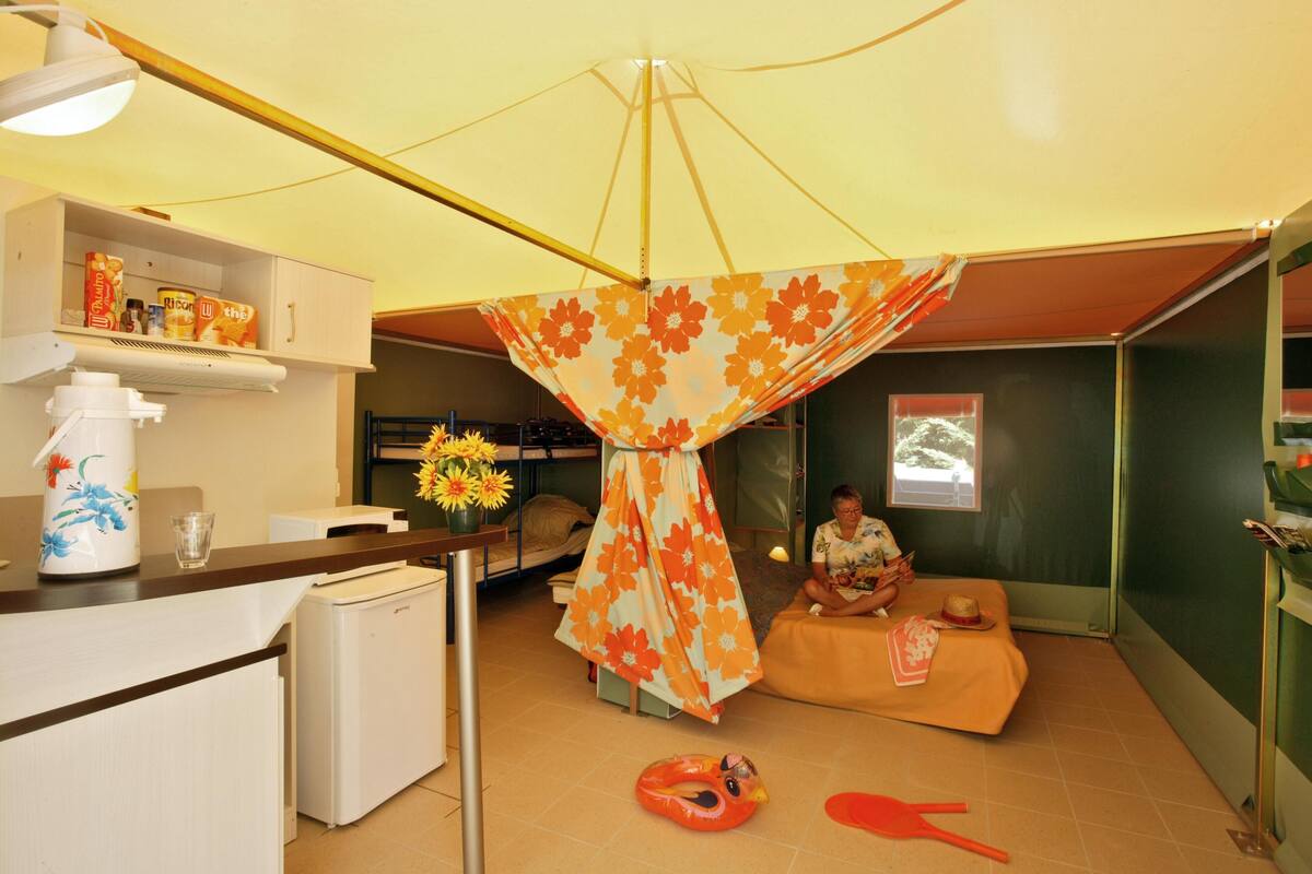 Comfort Tent | Living room | Ping pong