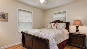 3 bedrooms, desk, iron/ironing board, travel crib