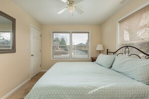3 bedrooms, desk, iron/ironing board, travel cot