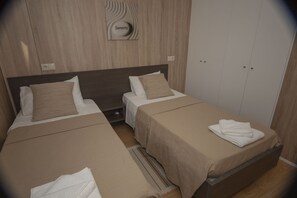 2 makuuhuonetta, silitysrauta/-lauta, Wi-Fi, vuodevaatteet