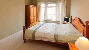 Standard Double Room, Shared Bathroom (Comfy) | Free WiFi, bed sheets, wheelchair access