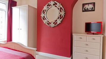 Standard Double Room, Shared Bathroom (Lovely) | Wi-fi (inkludert), sengetøy og rullestolvennlig