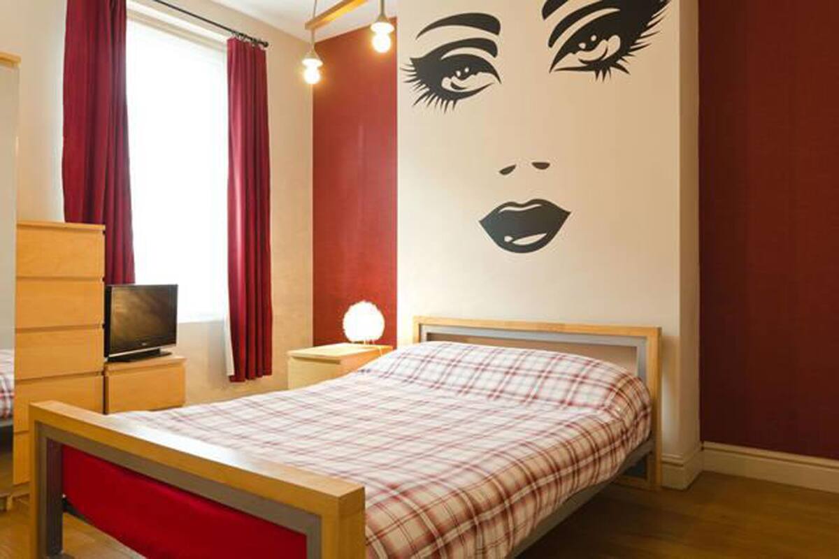 WiFi (free), bed sheets