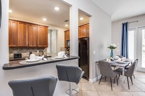 Fridge, oven, stovetop, dishwasher - Stylish NEW Renovation in Reunion Resort - Large Patio and Pool Deck 3bd/3.5ba #3ru456 (Kissimmee)