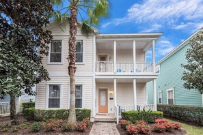 Exterior - Stylish NEW Renovation in Reunion Resort - Large Patio and Pool Deck 3bd/3.5ba #3ru456 (Kissimmee)