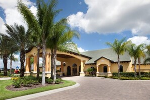 Exterior - Luxurious 6BD Pool Home With Best Resort Amenities! Two Master Suites and Big Pool Area! - #6pp917 (Kissimmee)