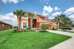 Vista frontal de la propiedad